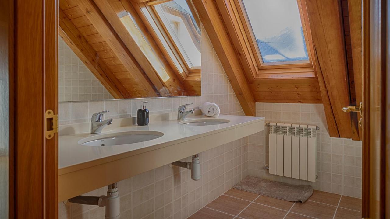 Saplan Real Estate Laujo Lägenhet Bossòst Exteriör bild